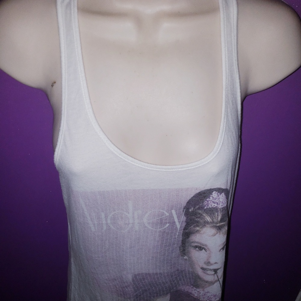 BREAKFAST AT TIFFANYS TANK - Picture 3 of 6